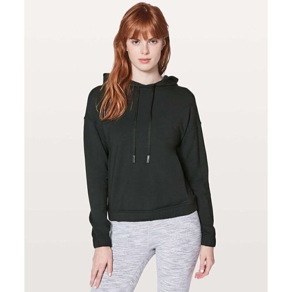 Lululemon Twisted and Tucked Hoodie‎ Women 8 Black Cropped Pullover Activewear